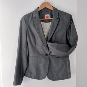 Hugo Boss suit - size 6